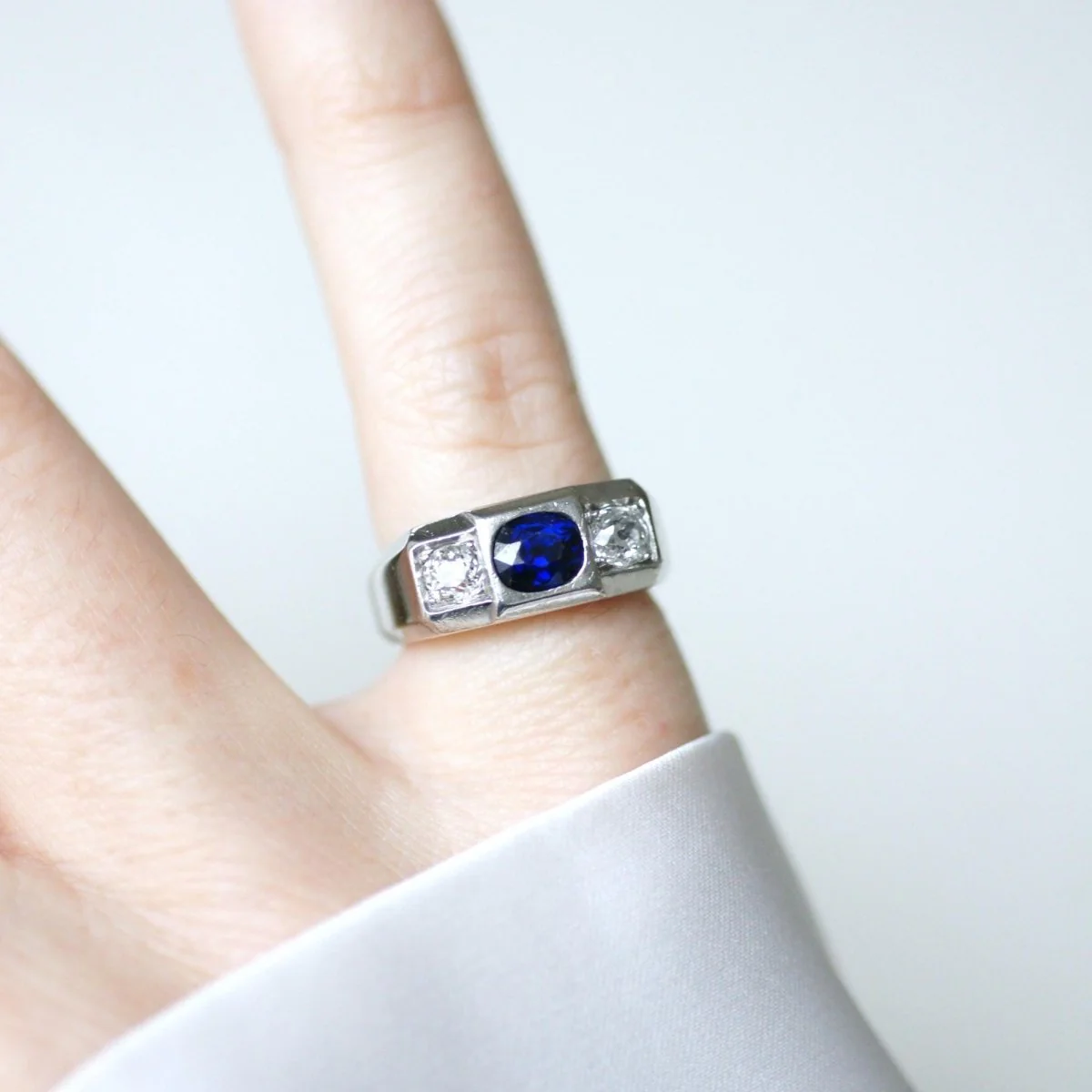 Louis Heissler Ring Chevalière Art Deco Saphir Non Chauffé and diamonds on Platinum - Image 9