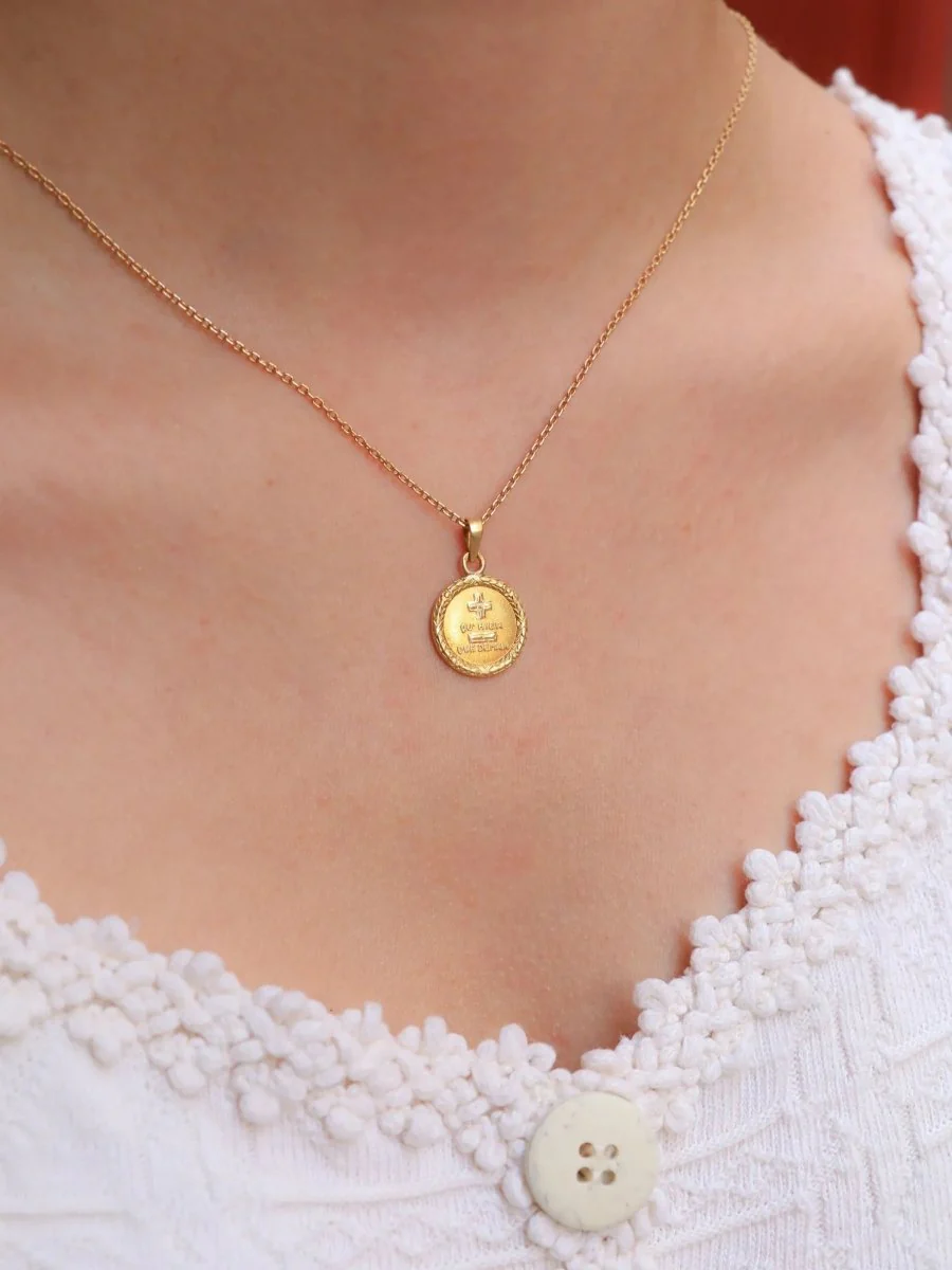 Love medal Augis laurel wreath More than yesterday less than tomorrow yellow gold - Image 2