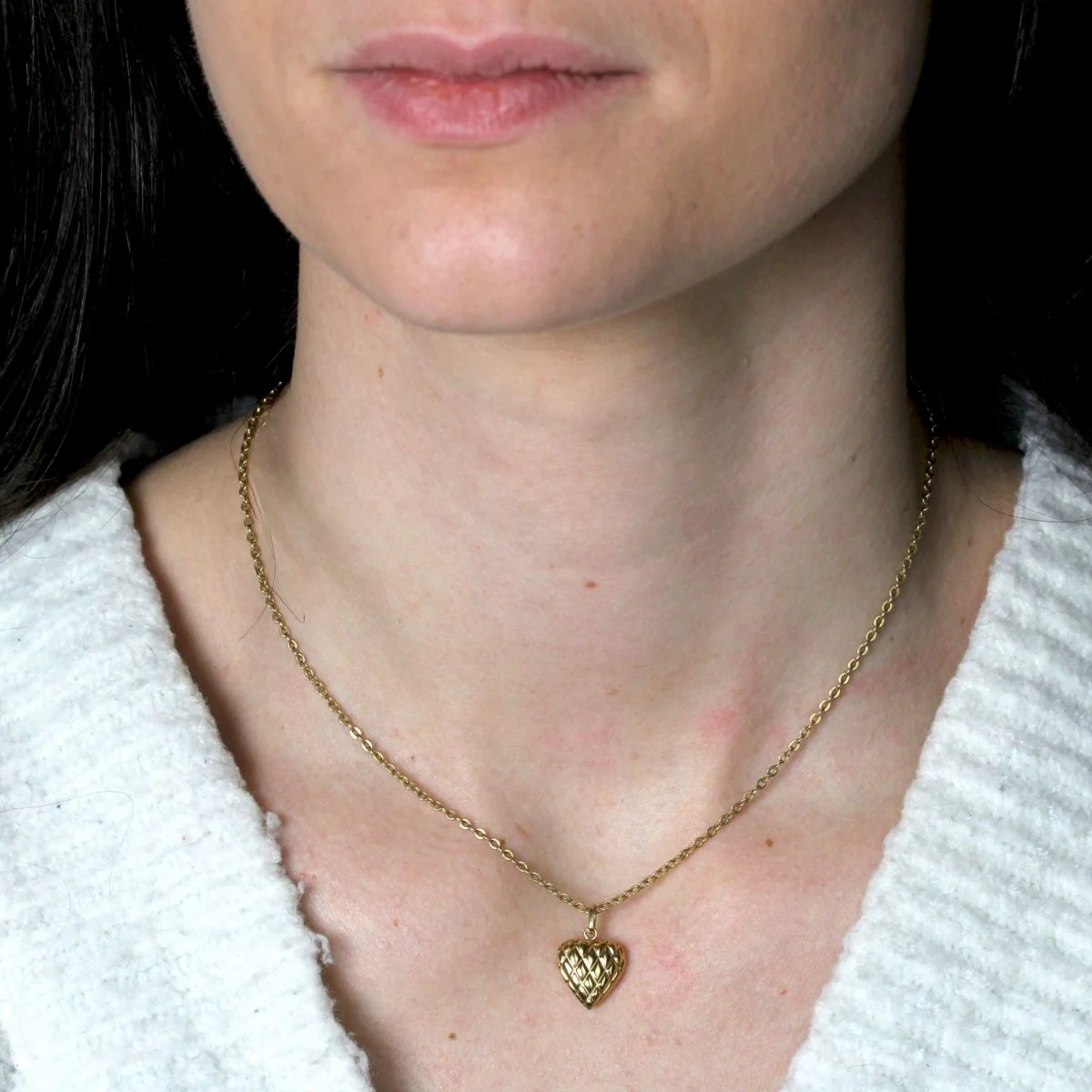 Engraved yellow gold heart pendant - Image 2