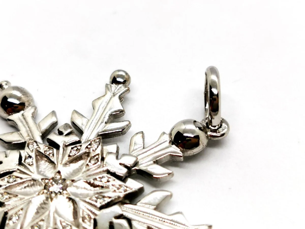 Snowflake pendant in white gold and diamonds - Image 4