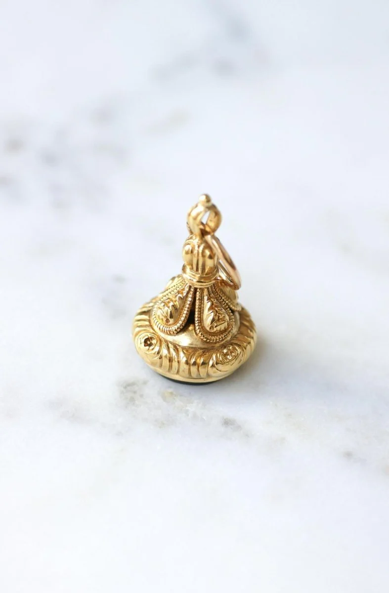 Yellow Gold and Blood Jasper Cachet Pendant - Image 4