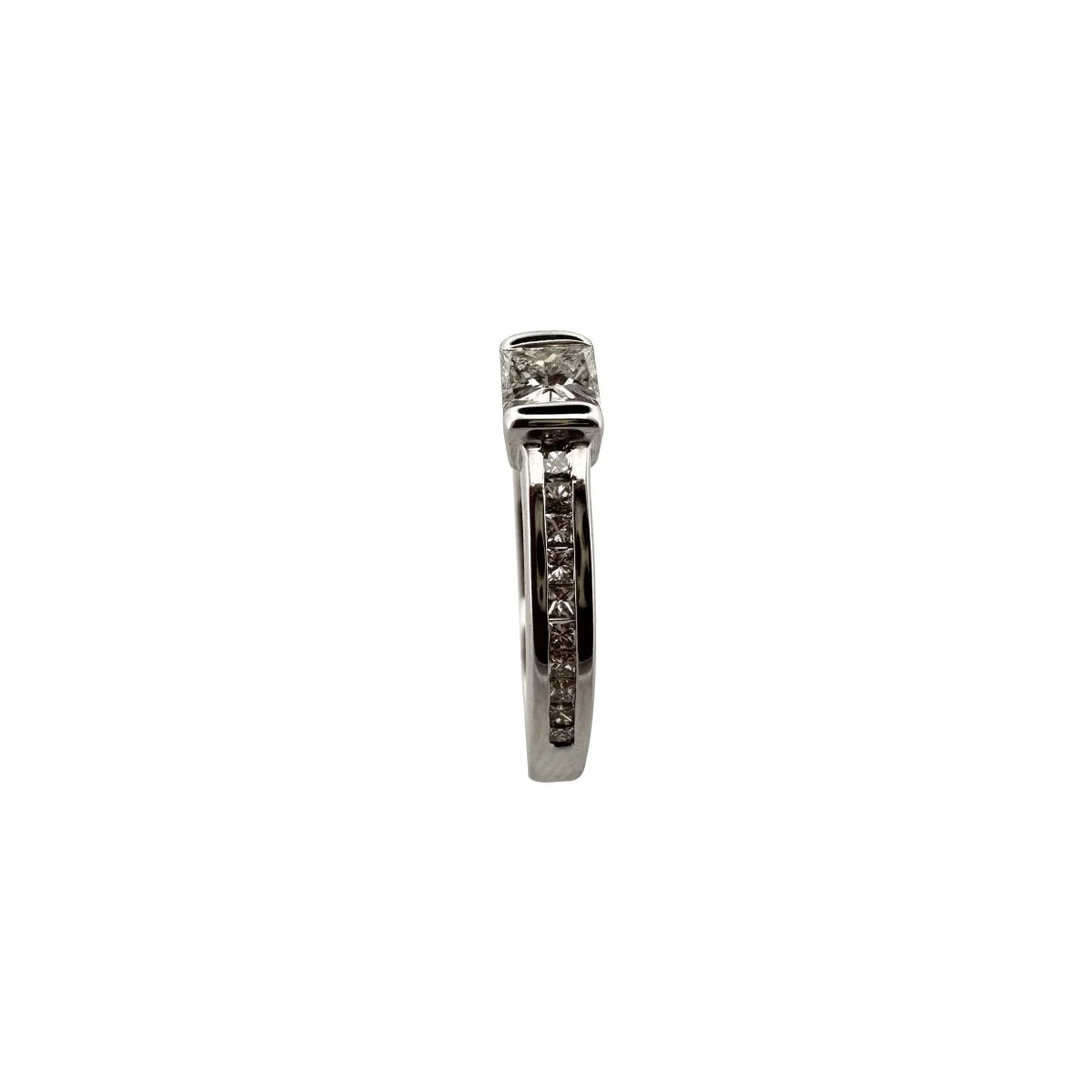 Solitaire ring in white gold and diamonds - Image 4